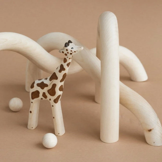 Iz Vetvey | Wooden Giraffe 1 Iz Vetvey | Wooden Giraffe