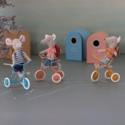 Maileg | Mouse Tricycle Big Sister With Bag Rose -Simple Play Stories Maileg Abri A Tricycle Coral Ochre Petrol Blue 6d999337 7931 4982 a5a4 733678e99f9c