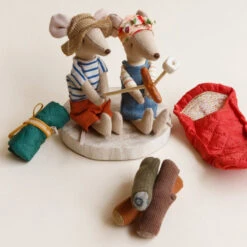 Maileg | Hiker Mouse Big Brother -Simple Play Stories Maileg Hiker Mouse Big Sister Big Brother sleeping bags logs eea44db7 efc8 4df8 8336 68f7281c6241