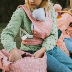 Olli Ella | Dinkum Doll Carrier Polka Dot -Simple Play Stories Olli Ella Doll Carrier Carry Cot Polka Dot