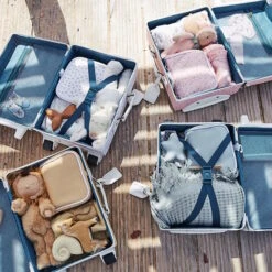 Olli Ella | See-Ya Wash Bag | Pink Daisies -Simple Play Stories Olli Ella See Ya Suitcase Steel Blue 4 2708405f d75f 4407 a812 521170f2ea4a