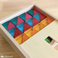 Papoose | Small Lucite Triangles | 32 Pieces With Tray -Simple Play Stories Papoose Lucite Small Triangles 11