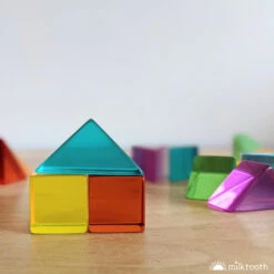 Papoose | Small Lucite Triangles | 32 Pieces With Tray -Simple Play Stories Papoose Lucite Small Triangles 2