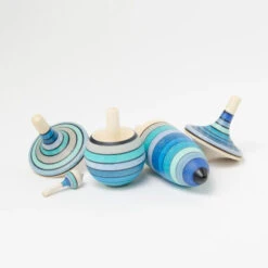 Mader | Spinning Top Learning Set -Simple Play Stories mader spinning top learning set ice blue 2